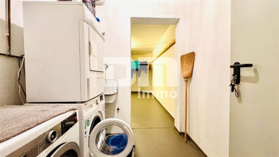 Gepflegte Maisonette Wohnung mit Studio 2x Balkon und PKW Stellplatz in Traumlage - KG Waschküche / Trockenraum